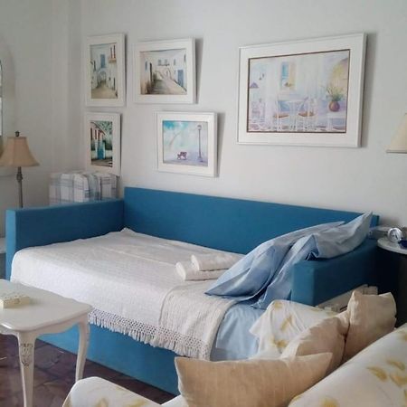 Kerry'S Cosy Apartment Vári エクステリア 写真