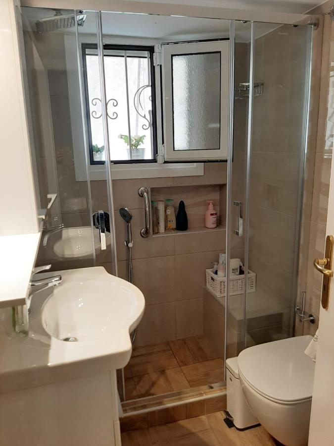 Kerry'S Cosy Apartment Vári エクステリア 写真