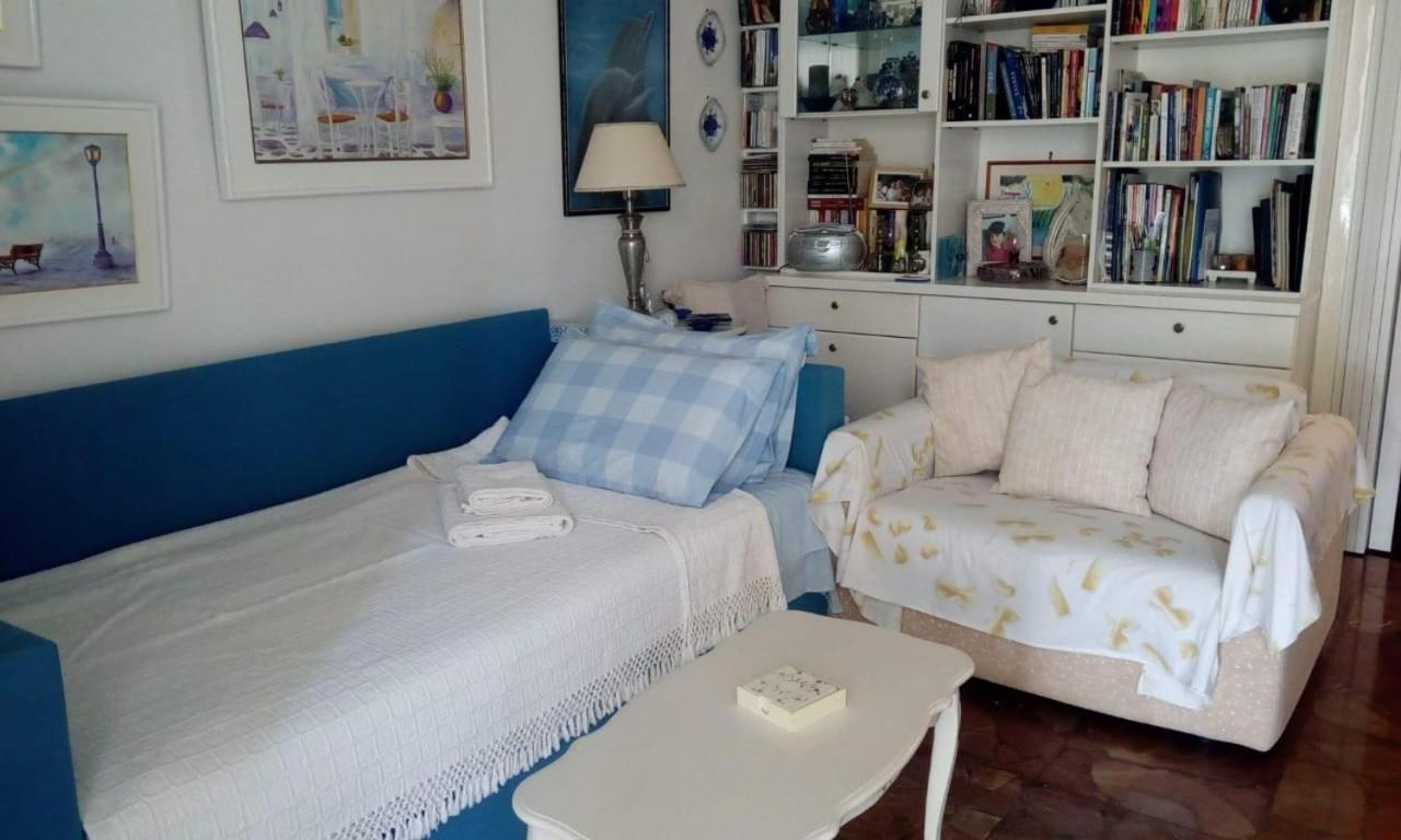 Kerry'S Cosy Apartment Vári エクステリア 写真
