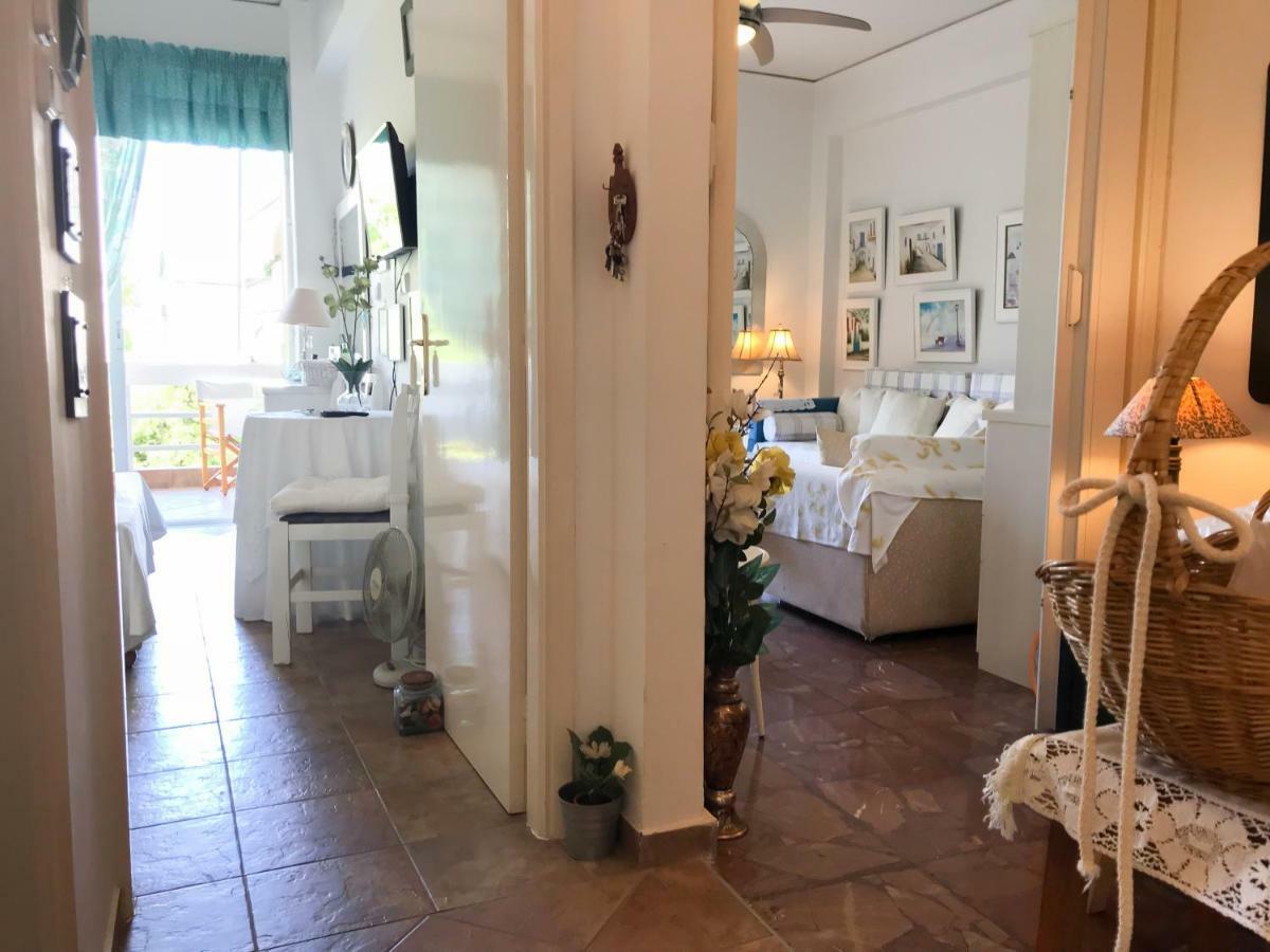 Kerry'S Cosy Apartment Vári エクステリア 写真