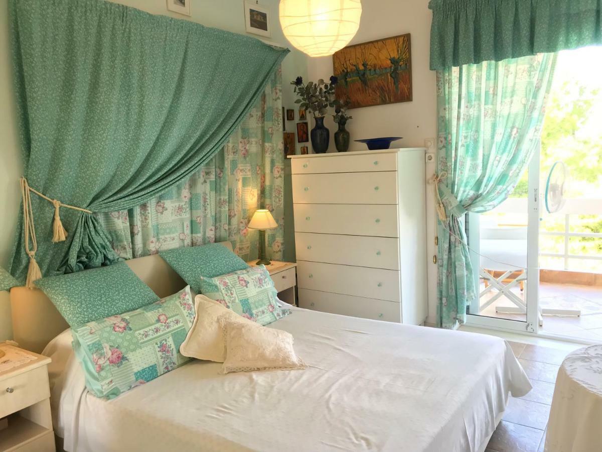 Kerry'S Cosy Apartment Vári エクステリア 写真