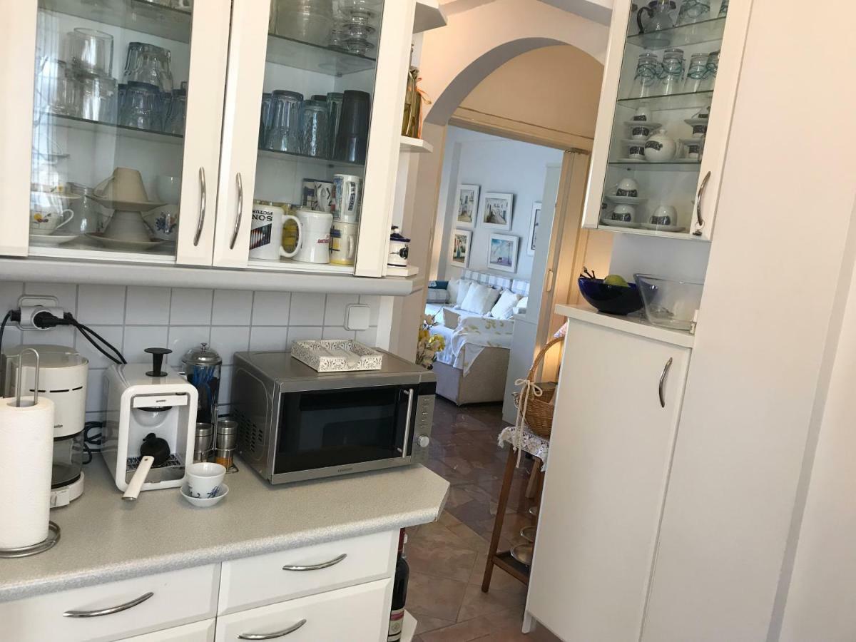 Kerry'S Cosy Apartment Vári エクステリア 写真