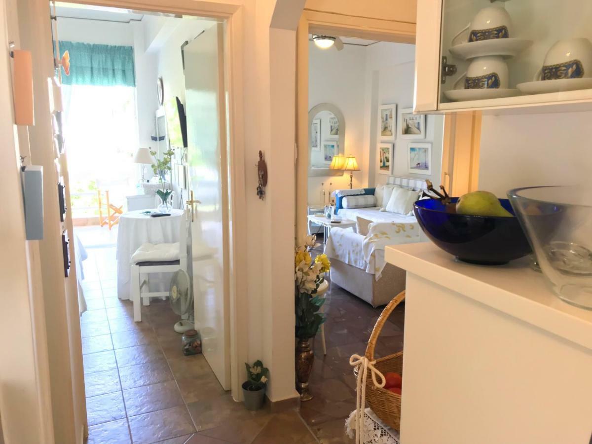 Kerry'S Cosy Apartment Vári エクステリア 写真