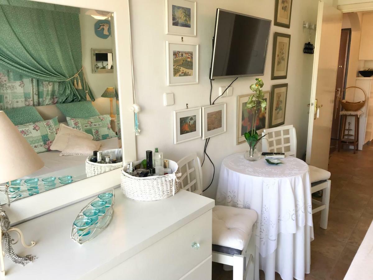 Kerry'S Cosy Apartment Vári エクステリア 写真
