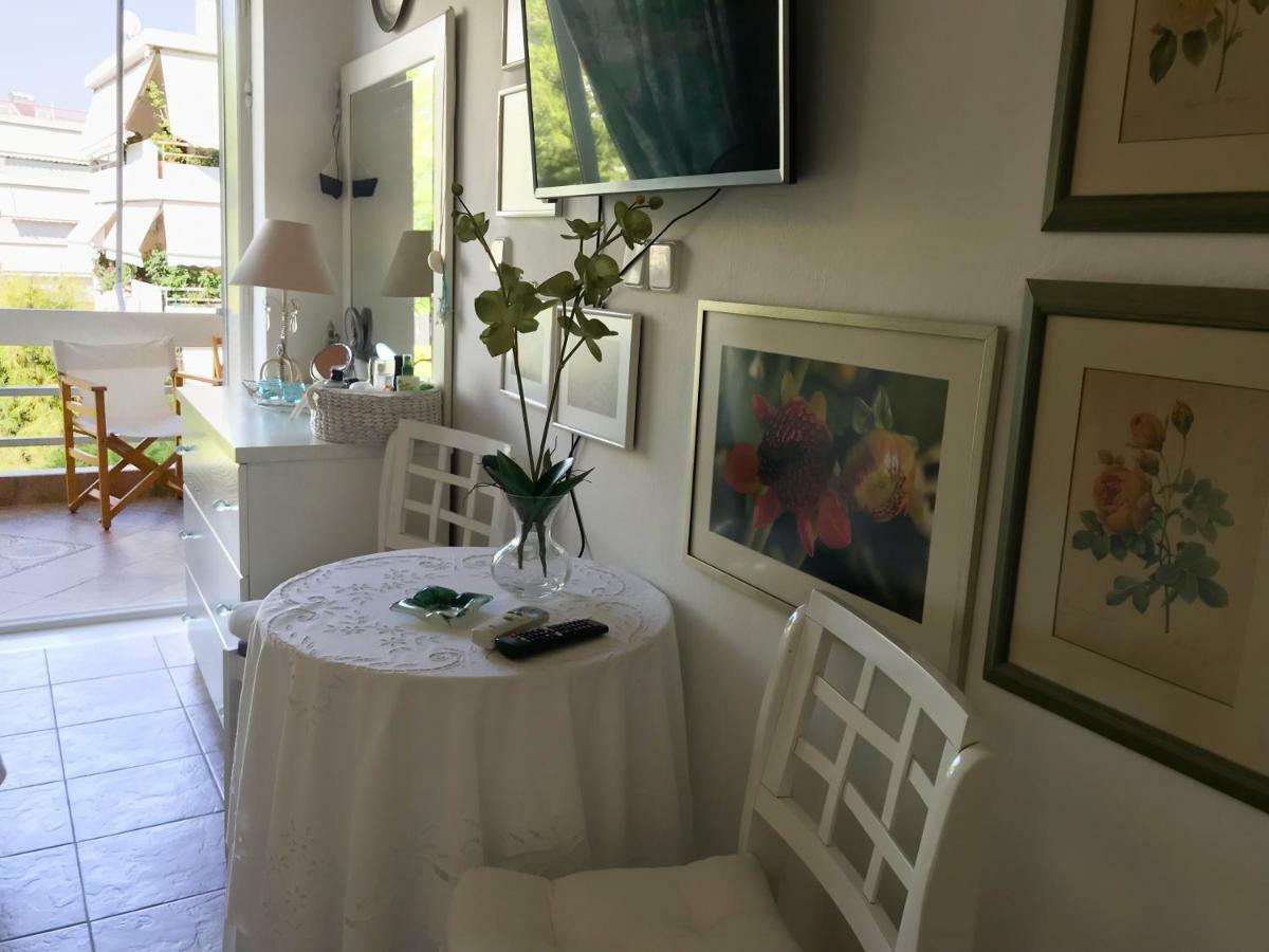 Kerry'S Cosy Apartment Vári エクステリア 写真
